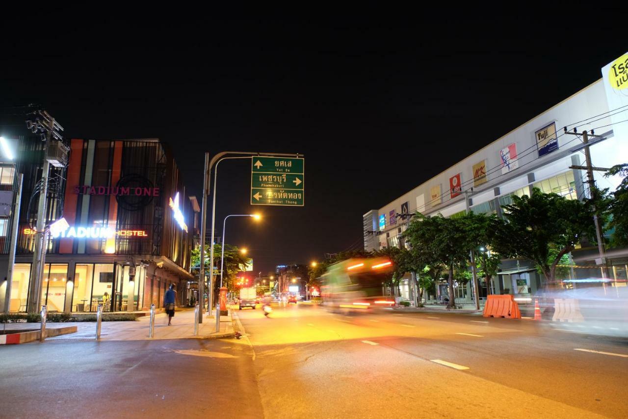 Siam Stadium Hostel Bangkok Eksteriør billede