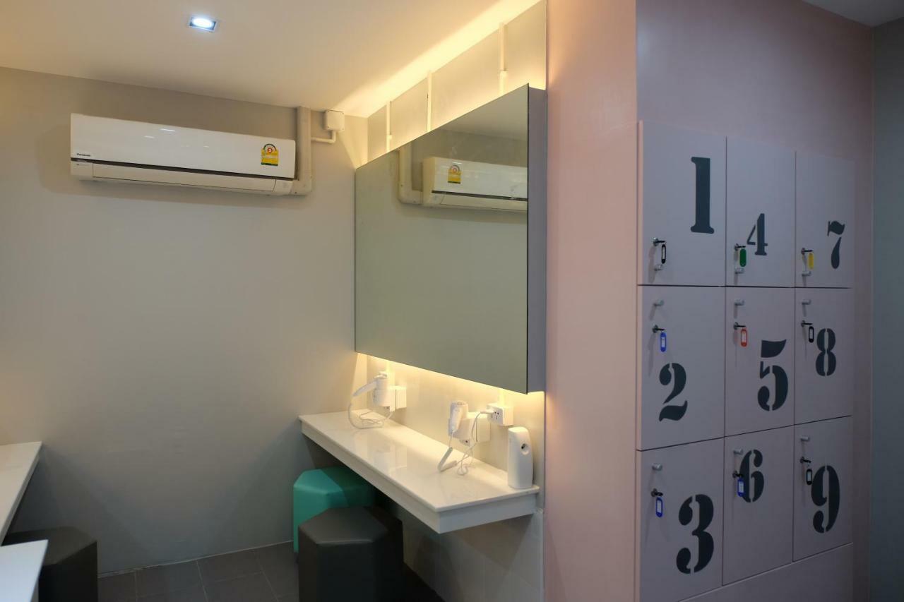 Siam Stadium Hostel Bangkok Eksteriør billede