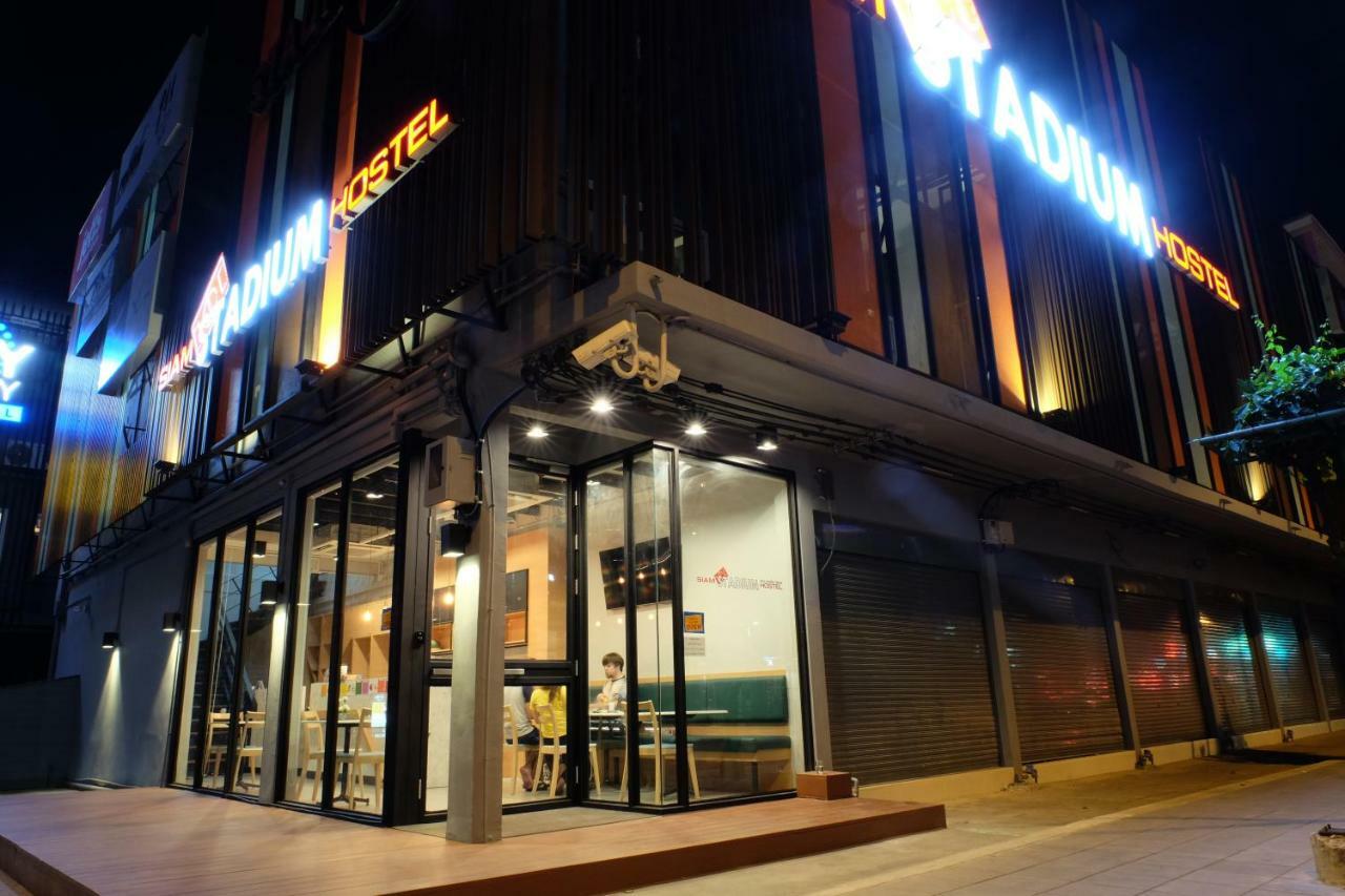 Siam Stadium Hostel Bangkok Eksteriør billede