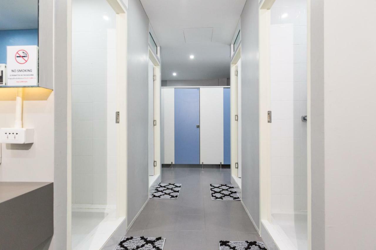 Siam Stadium Hostel Bangkok Eksteriør billede